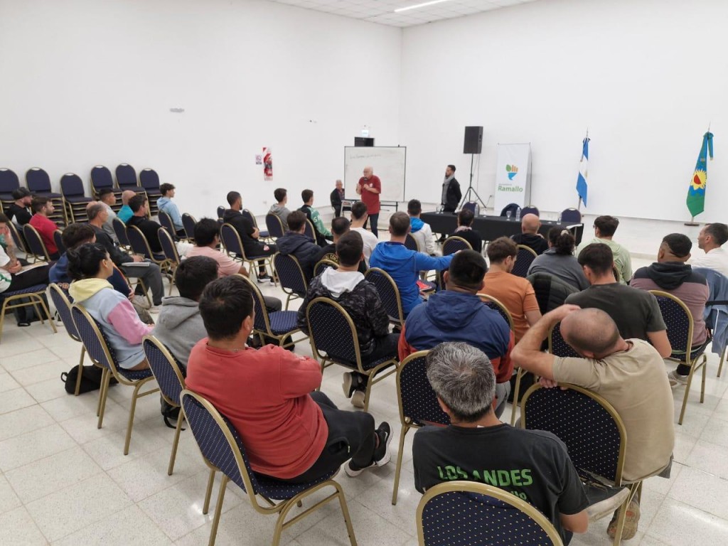 *COMENZÓ EL CURSO DE DIRECTOR TÉCNICO DE FÚTBOL EN RAMALLO*