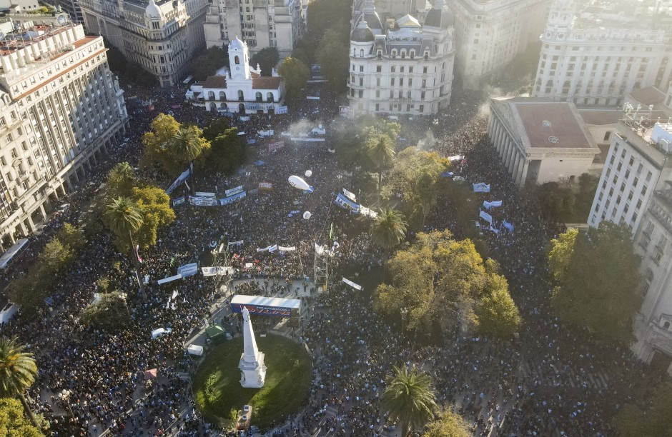 MULTITUDINARIA MARCHA UNIVERSITARIA