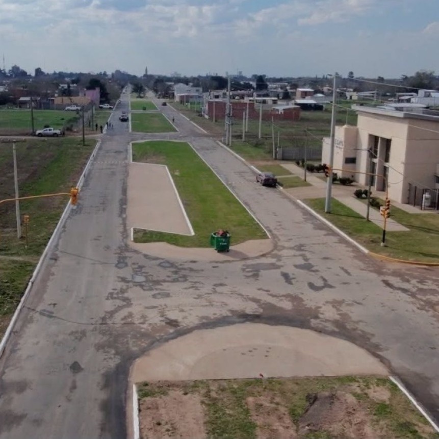 INAUGURAN Y HABILITAN OBRA DE PAVIMENTACION EN AV MITRE